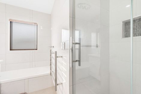 Photo of property in 1/73 Aviemore Drive, Highland Park, Auckland, 2010