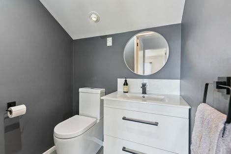 Photo of property in 3 Countess Close, Maupuia, Wellington, 6022