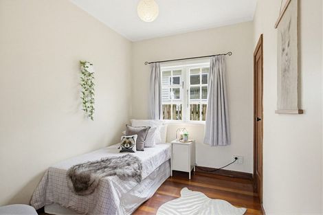 Photo of property in 8 Crawford Green, Miramar, Wellington, 6022