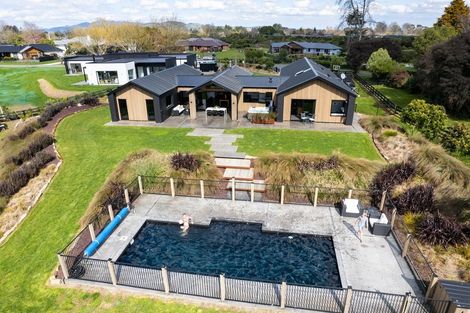 Photo of property in 3/45 Saint Kilda Road, Cambridge, 3434