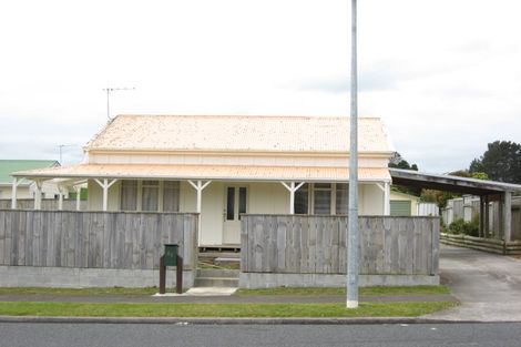 Photo of property in 56 Riversdale Drive, Merrilands, New Plymouth, 4312