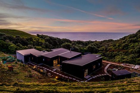 Photo of property in Tapuae, 21 Washer Road, Omata, New Plymouth, 4374