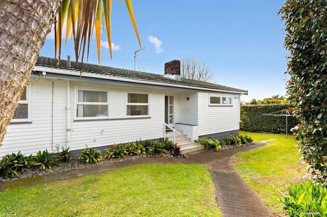 Photo of property in 1/58 Pupuke Road, Hillcrest, Auckland, 0627