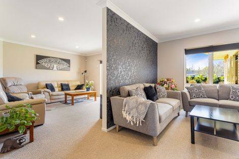 Photo of property in 10 Station Road, Huapai, Kumeu, 0810