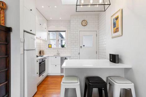 Photo of property in 3/64 Victoria Road, Devonport, Auckland, 0624