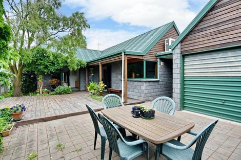 Photo of property in 1/5 Winters Road, Redwood, Christchurch, 8051