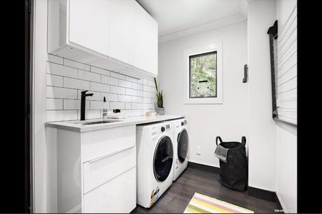 Photo of property in 147 Seatoun Heights Road, Miramar, Wellington, 6022