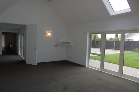 Photo of property in 39 Beauford Place, Parklands, Christchurch, 8083