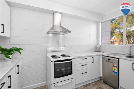 Photo of property in 2/100 Martin Street, Wallaceville, Upper Hutt, 5018