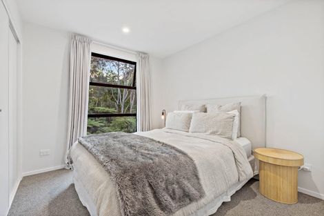 Photo of property in 33 Tokai Place, Glen Eden, 0602