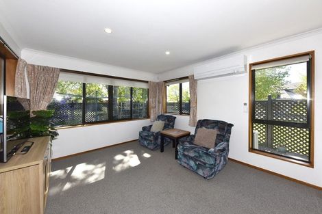Photo of property in 4 Harlech Mews, Avonhead, Christchurch, 8042
