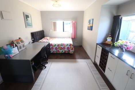 Photo of property in 2/99 Ocean View Road, Hillcrest, Auckland, 0627