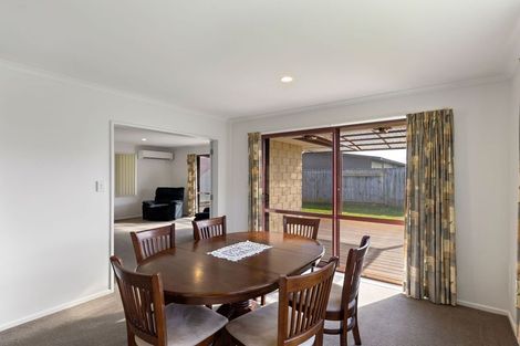 Photo of property in 16 Orlando Way, Kelvin Grove, Palmerston North, 4414