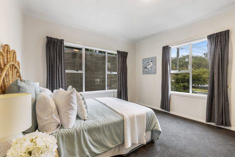 Photo of property in 15 Victory Crescent, Tawa, Wellington, 5028