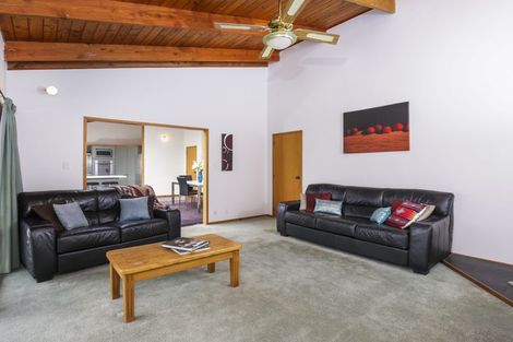 Photo of property in 45 West Lynn Road, Titirangi, Auckland, 0604