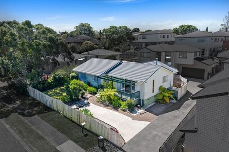 Photo of property in 10 Borrowdace Avenue, Botany Downs, Auckland, 2010