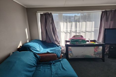 Photo of property in 21 Worcester Place, Cannons Creek, Porirua, 5024