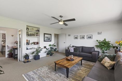 Photo of property in 11a Longview Drive, Merrilands, New Plymouth, 4312