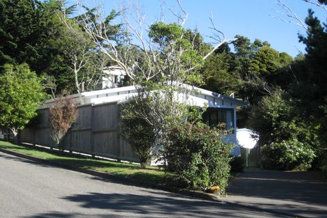 Photo of property in 8 Lomond Street, Newlands, Wellington, 6037
