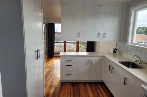 Photo of property in 79 Omata Road, Marfell, New Plymouth, 4310