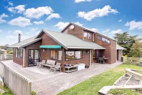 Photo of property in 2 Laingfield Terrace, Laingholm, Auckland, 0604