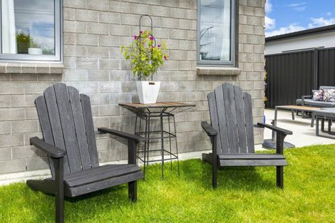 Photo of property in 24 Te Kaeaea Crescent, Wallaceville, Upper Hutt, 5018