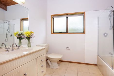 Photo of property in 45 West Lynn Road, Titirangi, Auckland, 0604