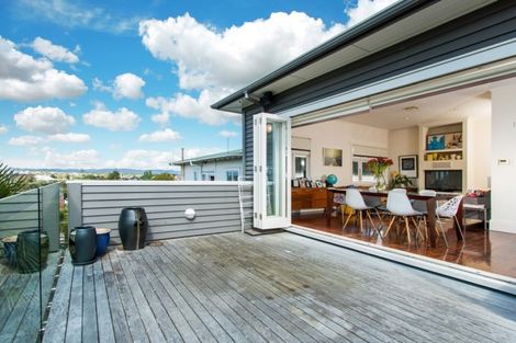 Photo of property in 6 Westmere Crescent, Westmere, Auckland, 1022