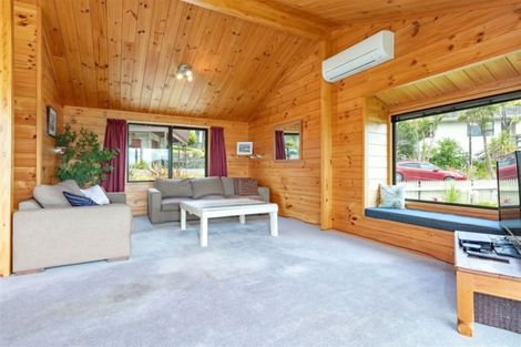 Photo of property in 27 Wisteria Grove, Maungaraki, Lower Hutt, 5010