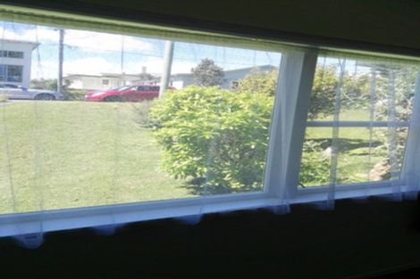 Photo of property in 8a Cross Street, Castlecliff, Whanganui, 4501