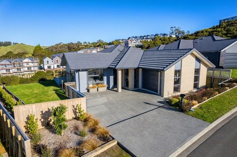 Photo of property in 14 Topsail Way, Whitby, Porirua, 5024