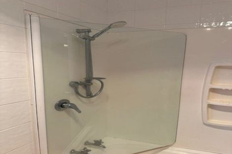 Photo of property in 188 Lake Road, Northcote, Auckland, 0627