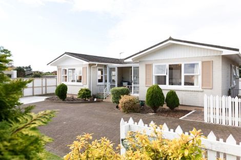 Photo of property in 11 Julian Place, Westown, New Plymouth, 4310