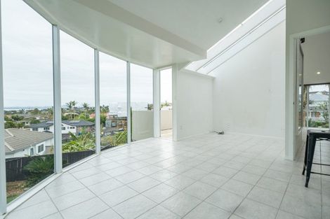 Photo of property in 1/23 Bernleigh Terrace, West Harbour, Auckland, 0618