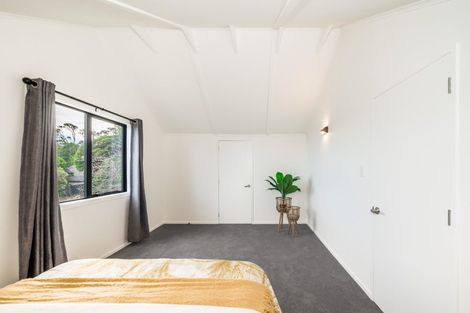 Photo of property in 10 Kakariki Grove, Waikanae, 5036