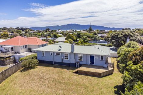 Photo of property in 16 Francis Road, Paraparaumu Beach, Paraparaumu, 5032