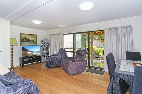 Photo of property in 11 Millen Place, Clarks Beach, 2122