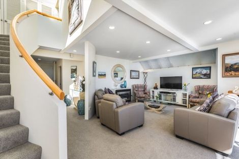 Photo of property in 1/53 Churchill Road, Murrays Bay, Auckland, 0630