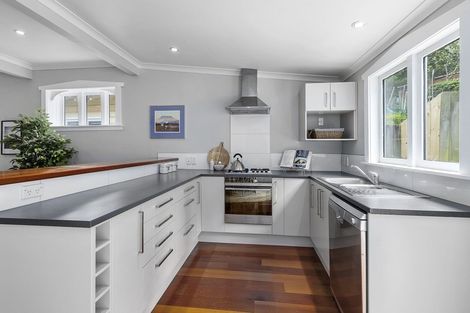 Photo of property in 129 Melbourne Road, Island Bay, Wellington, 6023