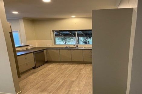 Photo of property in 11 Whangaparaoa Road, Red Beach, 0932