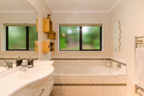 Photo of property in 16 Bluewater Place, Paraparaumu, 5032