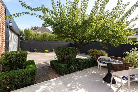 Photo of property in 327 Avonhead Road, Avonhead, Christchurch, 8042