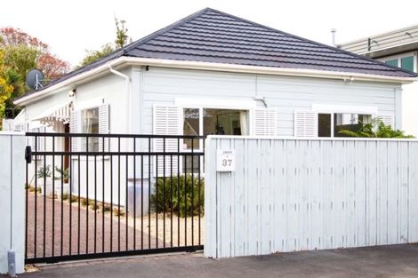 Photo of property in 37 Peacock Street, Christchurch Central, Christchurch, 8013