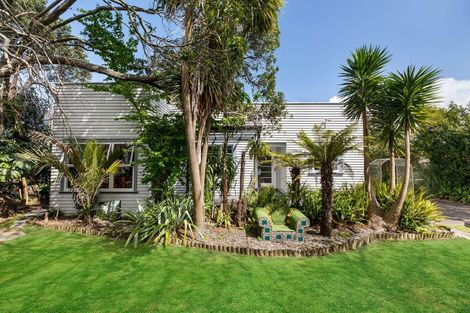 Photo of property in 6 Racecourse Road, Waiuku, 2123