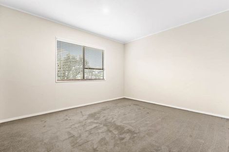Photo of property in 2 Louise Place, West Harbour, Auckland, 0618