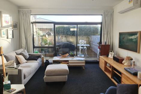 Photo of property in 4/50 Ocean View Road, Northcote, Auckland, 0627