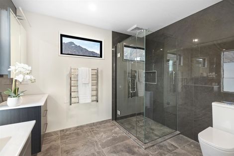Photo of property in 21 Soudley Court, Jacks Point, Queenstown, 9371