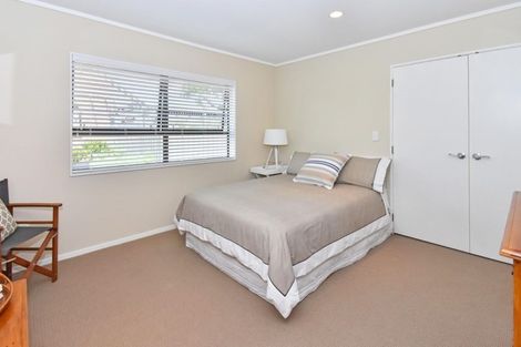 Photo of property in 70 Charles Prevost Drive, The Gardens, Auckland, 2105
