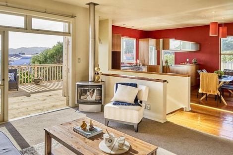 Photo of property in 9 Glendavar Street, Berhampore, Wellington, 6023