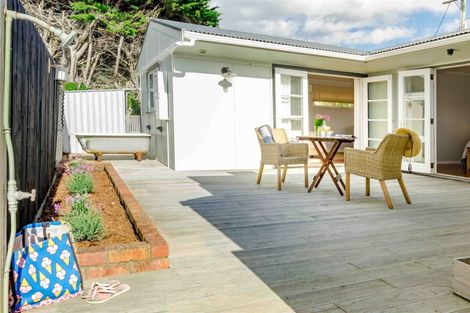 Photo of property in 1 Hemara Street, Waikanae Beach, Waikanae, 5036